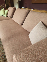 Laden Sie das Bild in den Galerie-Viewer, Cor Sofa "Moss"

