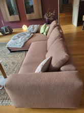 Laden Sie das Bild in den Galerie-Viewer, Cor Sofa "Moss"
