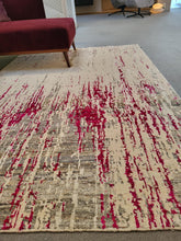 Laden Sie das Bild in den Galerie-Viewer, Khodai Teppich "Sari Silk"
