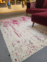 Laden Sie das Bild in den Galerie-Viewer, Khodai Teppich "Sari Silk"
